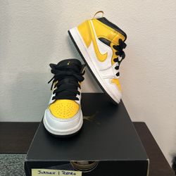 Nike Air Jordan 1 Mid University Gold Youth Size 12C  640734-170 Black Yellow 
