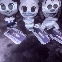 Mickey & Friends Collectibles 