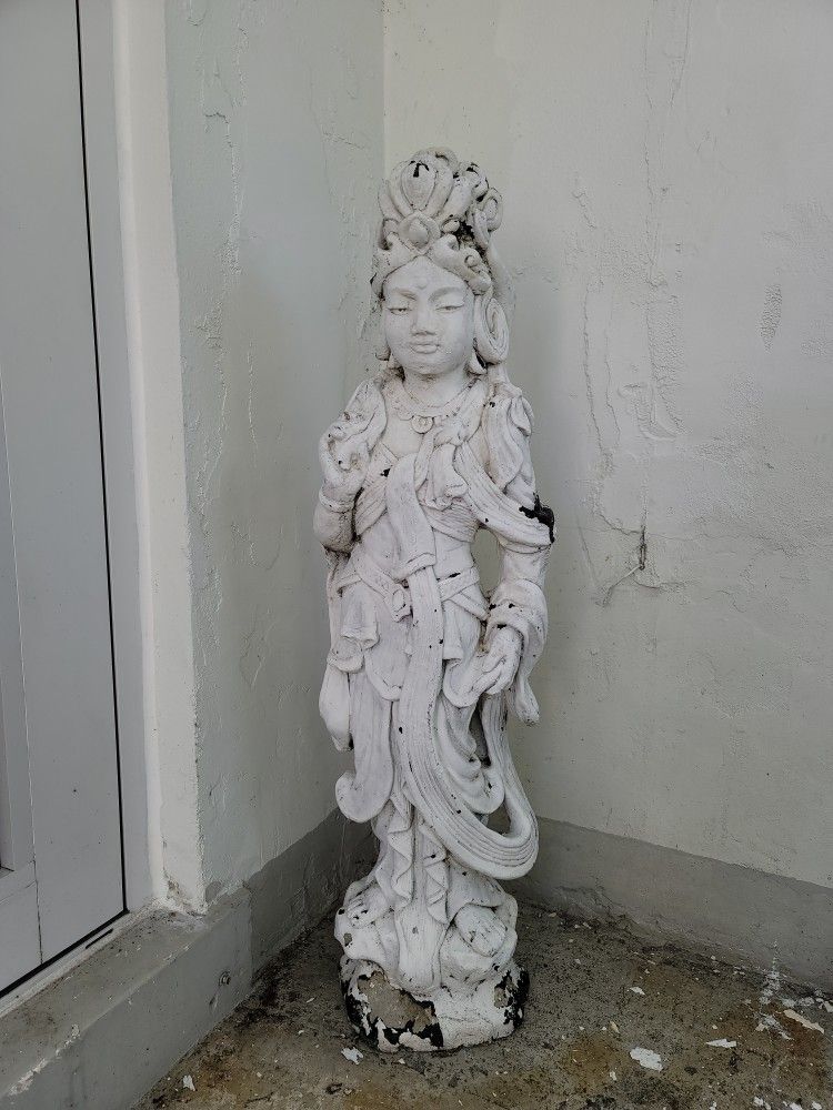India Statue at Least 40 Years Old