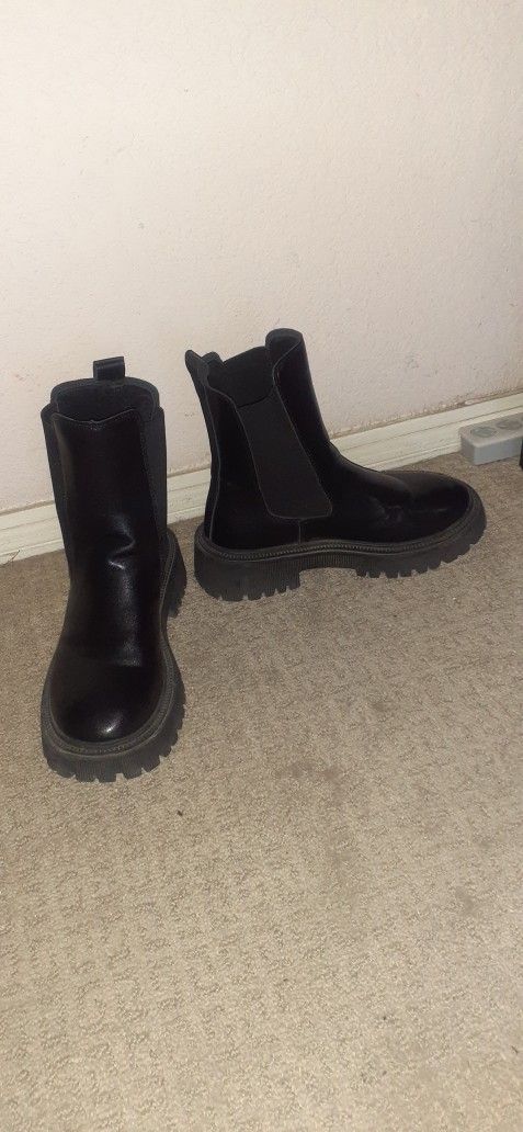 79936 Womens 6.5 Boots LIKE NEW