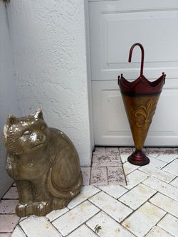 Beautiful Garden Cat Statue. Concrete Or Cement Or Plaster. As Is Reduced To Only $25.