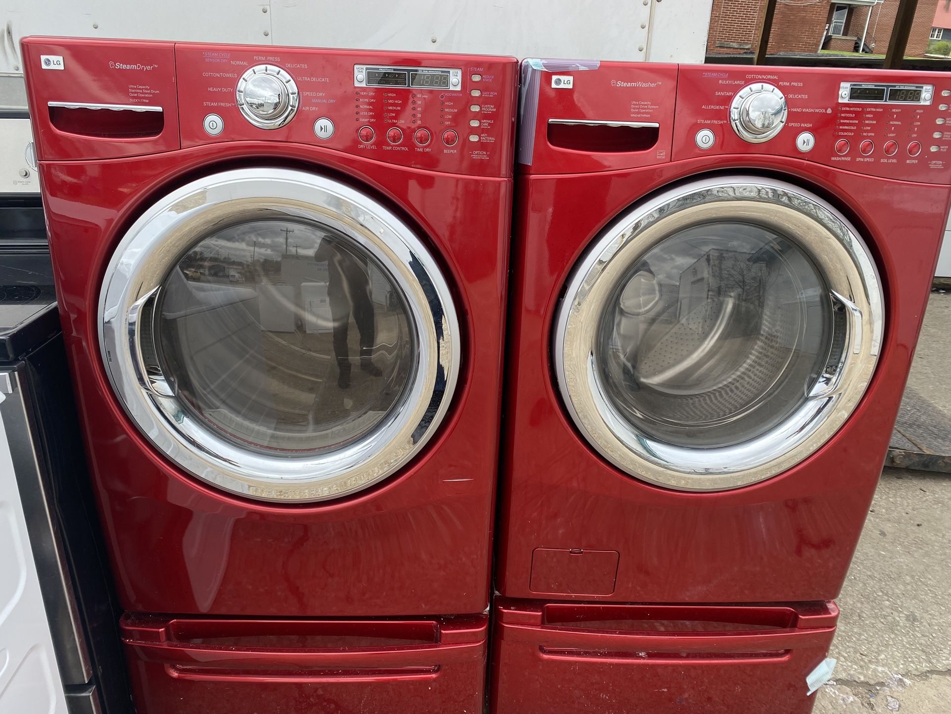Selling LG Washer And Dryer With Warranty 