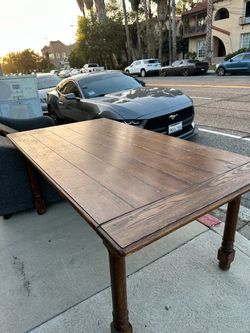 Dinning room table with leafs