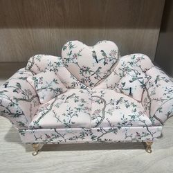 Very darling jewelry box with mirror