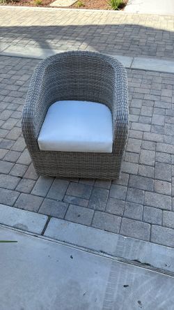 2-Swivel Outdoor Chairs