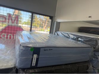 QUEEN SIZE SEALY POSTUREPEDIC PLUS MATTRESS & BOX SPRING BED SET