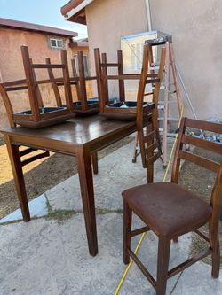 Dinning Table w/ 4 Chairs