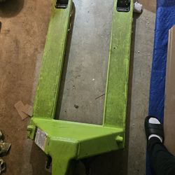 Manual pallet jack