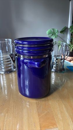 Kitchen canister