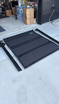 Jeep gladiator Tri Fold Tonneau Cover - Mopar