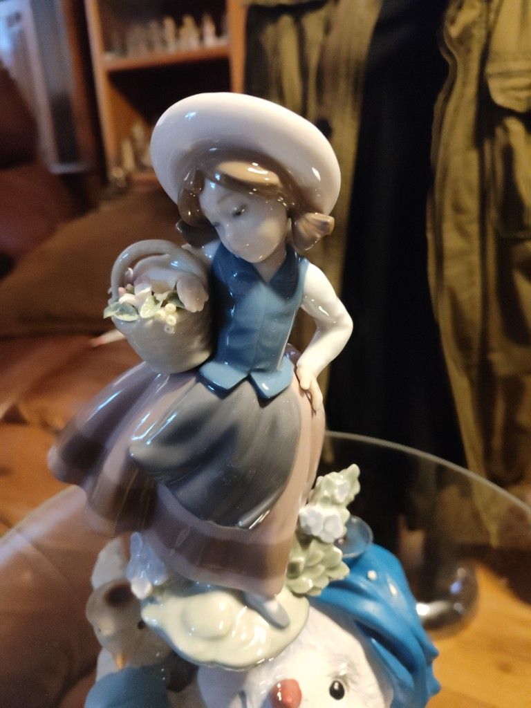 Lladro "Sweet Sent" Girl With Basket Of Flowers Vintage Figurine Spain