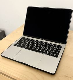 Perfect MacBook Pro 2017 13 Inch