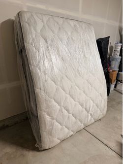 Queen Mattress – Clean, Comfortable & Ready for Pickup