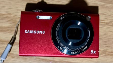 Samsung Compact Digital Camera Red 5x Zoom