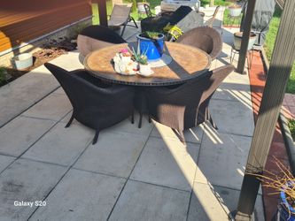 6 ft Round Patio table with 4 chairs inlay tile top  top
