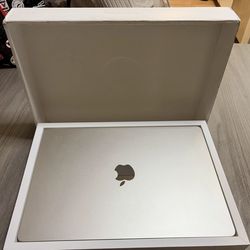 MacBook Air 15" M4 24GB, 512GB SSD, 10 core CPU, 10 core GPU Silver
