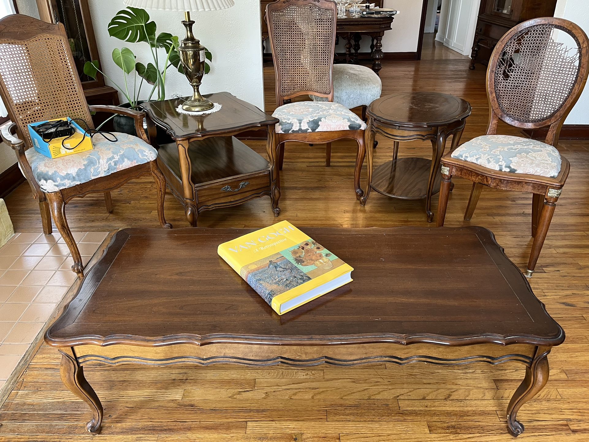Late 20th Century Vintage Scalloped-Edge W/