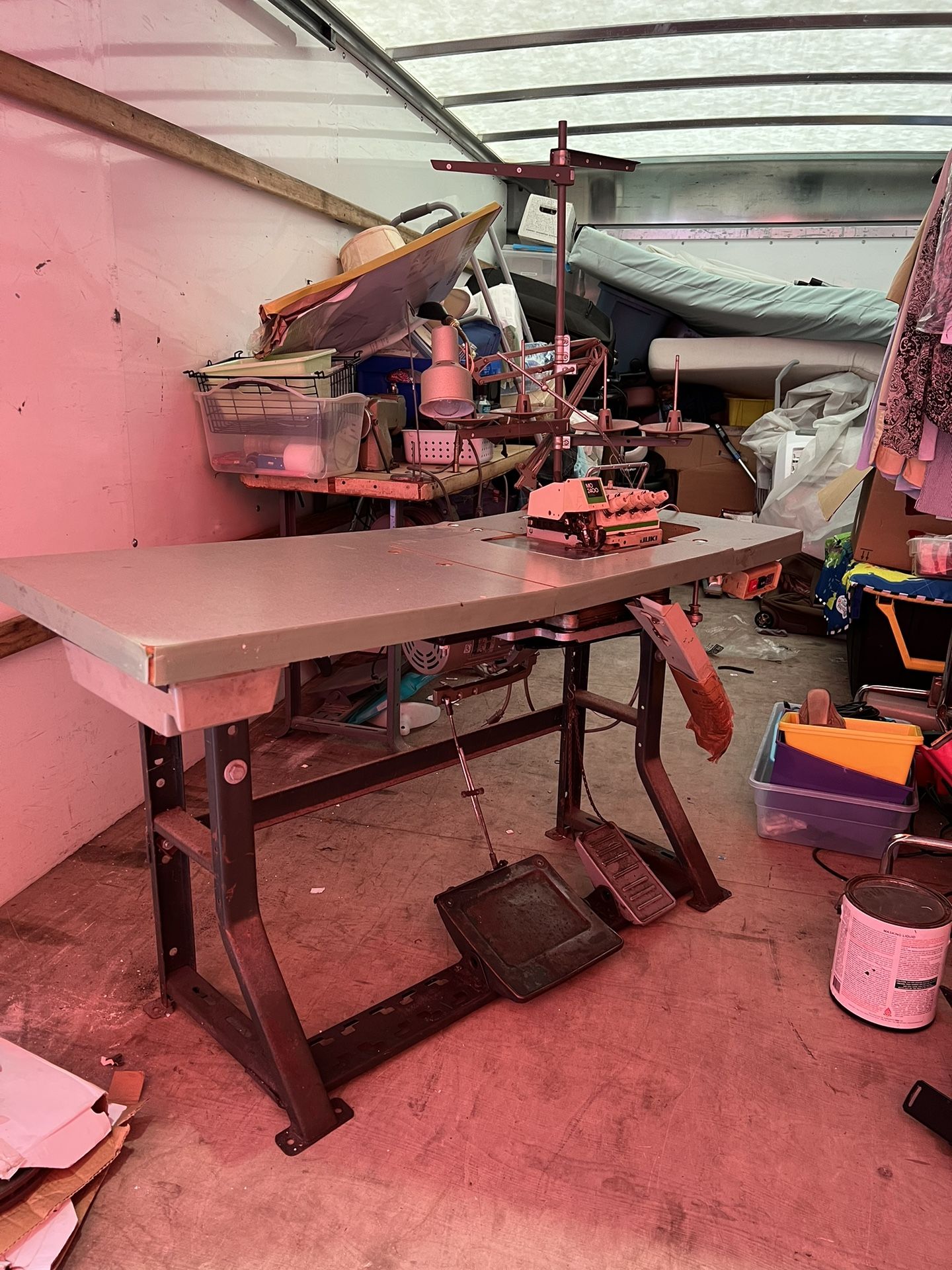 Juki mo 2400 serger Sewing 🧵 Machine