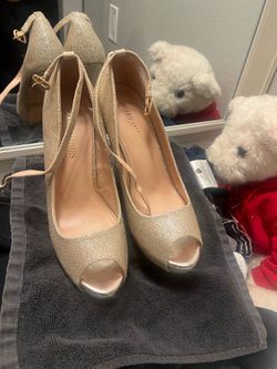 Gold heels size 9 $10obo