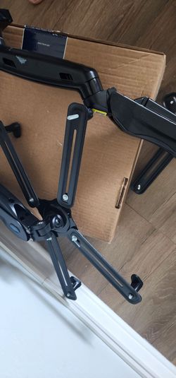 Dual monitor arms mount
