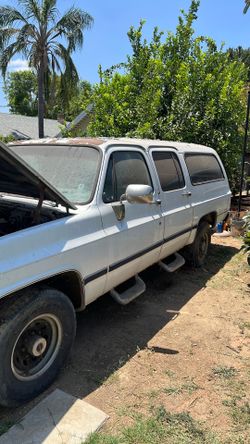 1986 Chevy suburban $600