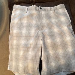 Mens Chaps Golf Shorts  Size  32