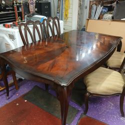 Table/chairs 