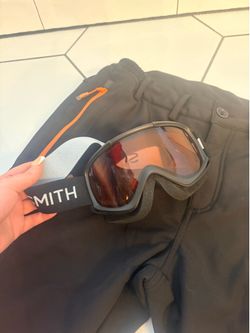 Ski goggles and pants