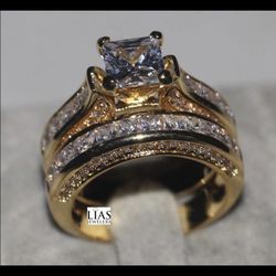 New 18k Yellow Gold Wedding Ring Set