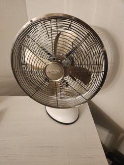Beautiful vintage inspired Fan