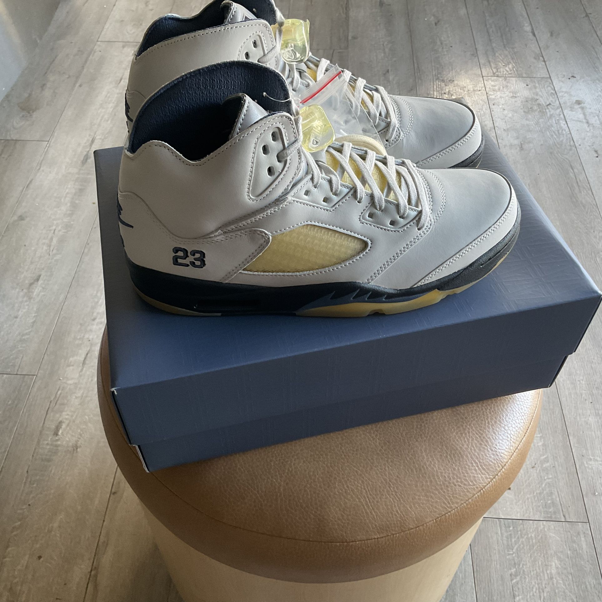 Jordan x A Ma Maniere 5 “dawn” Size 11.5m