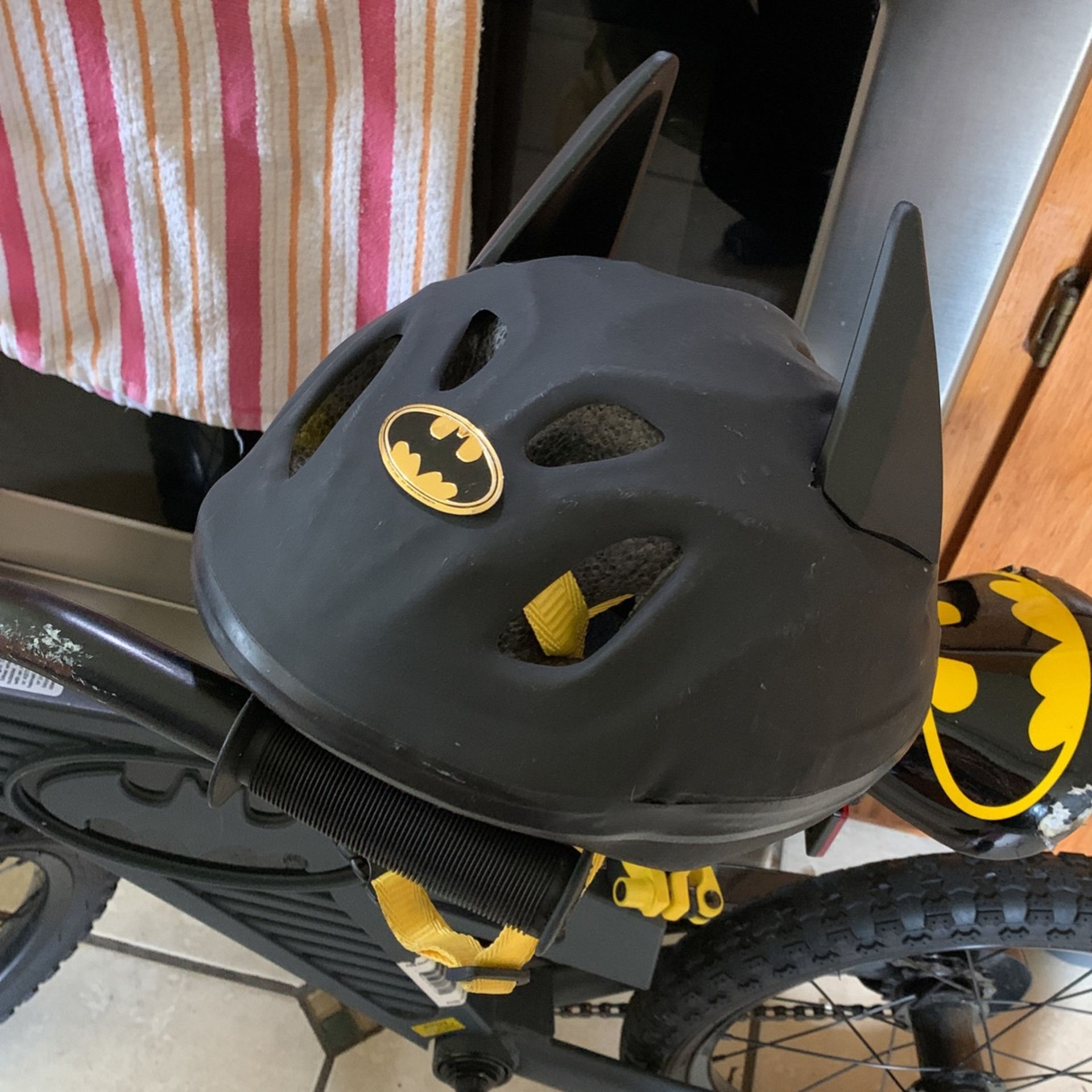 16 In Boys Batman Bike