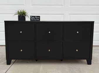 Beautiful Black 6-Deep Drawer Solid Wood Dresser