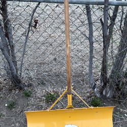 Metal snow shovel