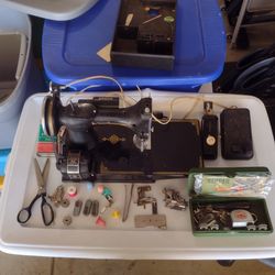 1940s?? Singer Sewing Machine, Works, Lots Of Extras Includes Instructions