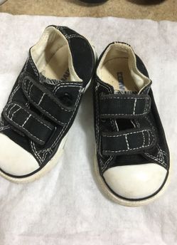 Little kids shoes converse sz 5