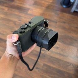 Leica Q2 Reporter Edition 