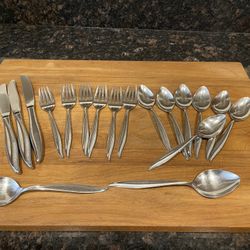 Oneida TEXTURA “got lost in my room” 18 pcs set