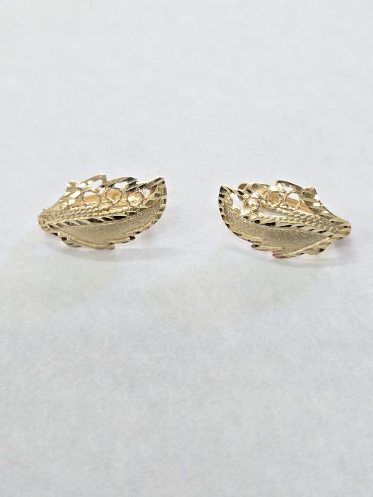 14kt Gold Leaf Earrings 🍃 