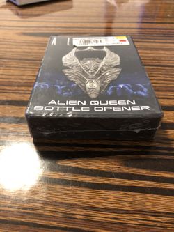 New Diamond Select Aliens Queen Metal Bottle Opener - Collectable Thumbnail