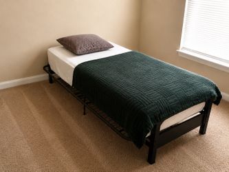 Twin XL Bed Set (Mattress, Metal Frame, Blanket, Bedsheet)