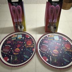 New - Trolls Dinner Plates & Utensils 