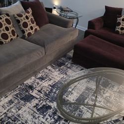 Like New Living Room Set with Tables