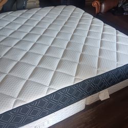 King-Size Mattress And Boxspring With Free Delivery!