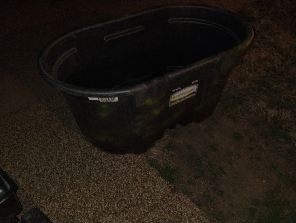 Last Chance!!!! Reduced To Sell!!!>>>100 Gallon Water Trough $40