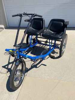 Side-by-side Tandem trike with independent pedaling, shifting, braking