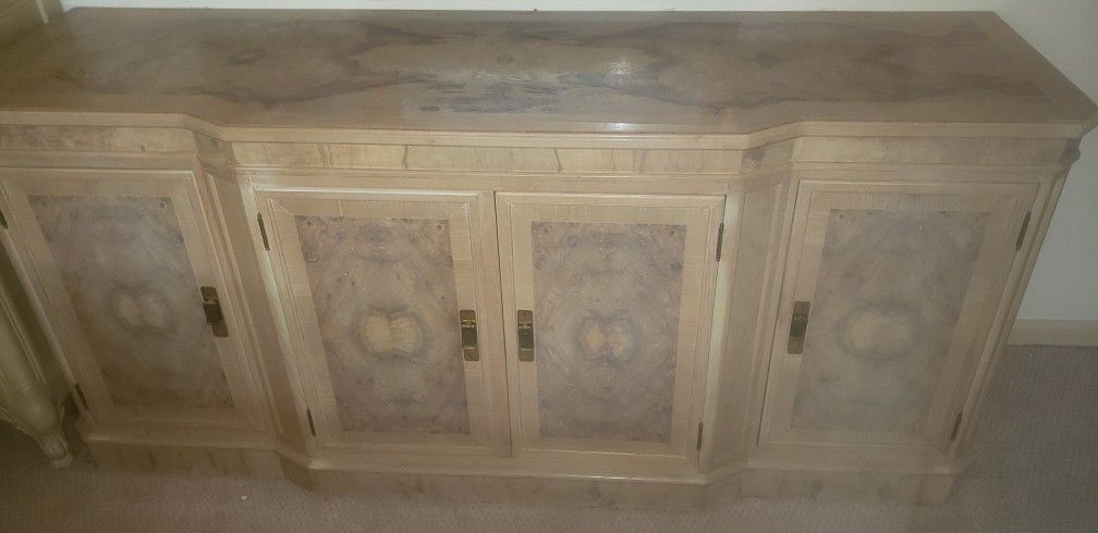 Dresser Drexel Heritage 20th Century With Trifold Mirror