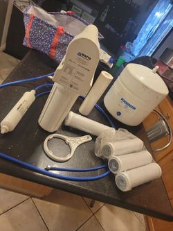 Under the counter water filtration system reverse osmosis
