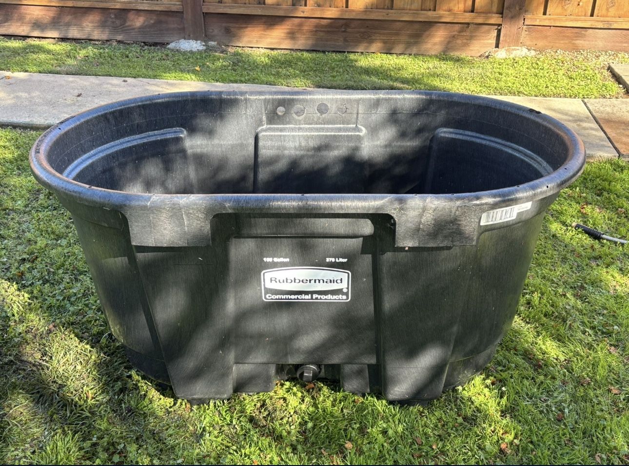 Rubbermaid 100 Gallons Stock Tank