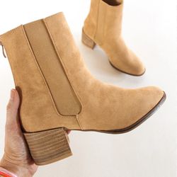 CCOCCI Rory Womens Ankle Booties Chunky Heels Zip Round Toe Size 8.0 Tan Suede  Features: Chunky heel design Zipper closure for easy on/of Round toe s